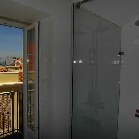 Sunny&central/historical Graca&alfama *